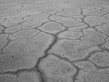 Cracks in early-age cement due to capillary pressure