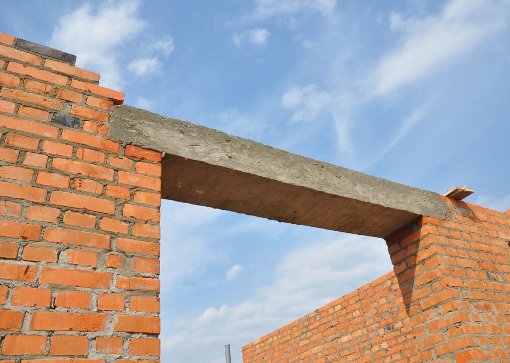 Lintels that can interrupt cavity insulation