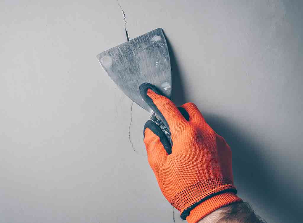 how-to-repair-deep-cracks-in-plaster-walls